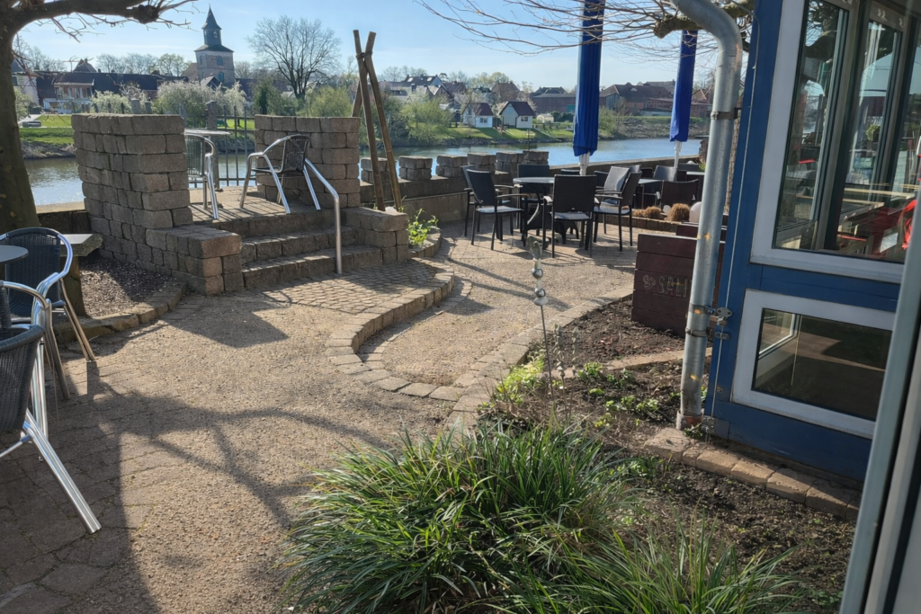 durch KI optimiertes Bild der Terrasse